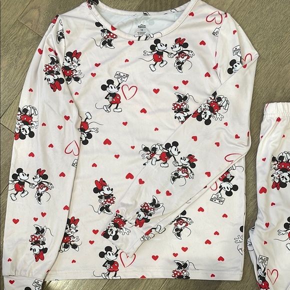 Disney Minnie Mouse Kids Pajamas with Mickey and Minnie Mouse Print - Picture 7 of 13
